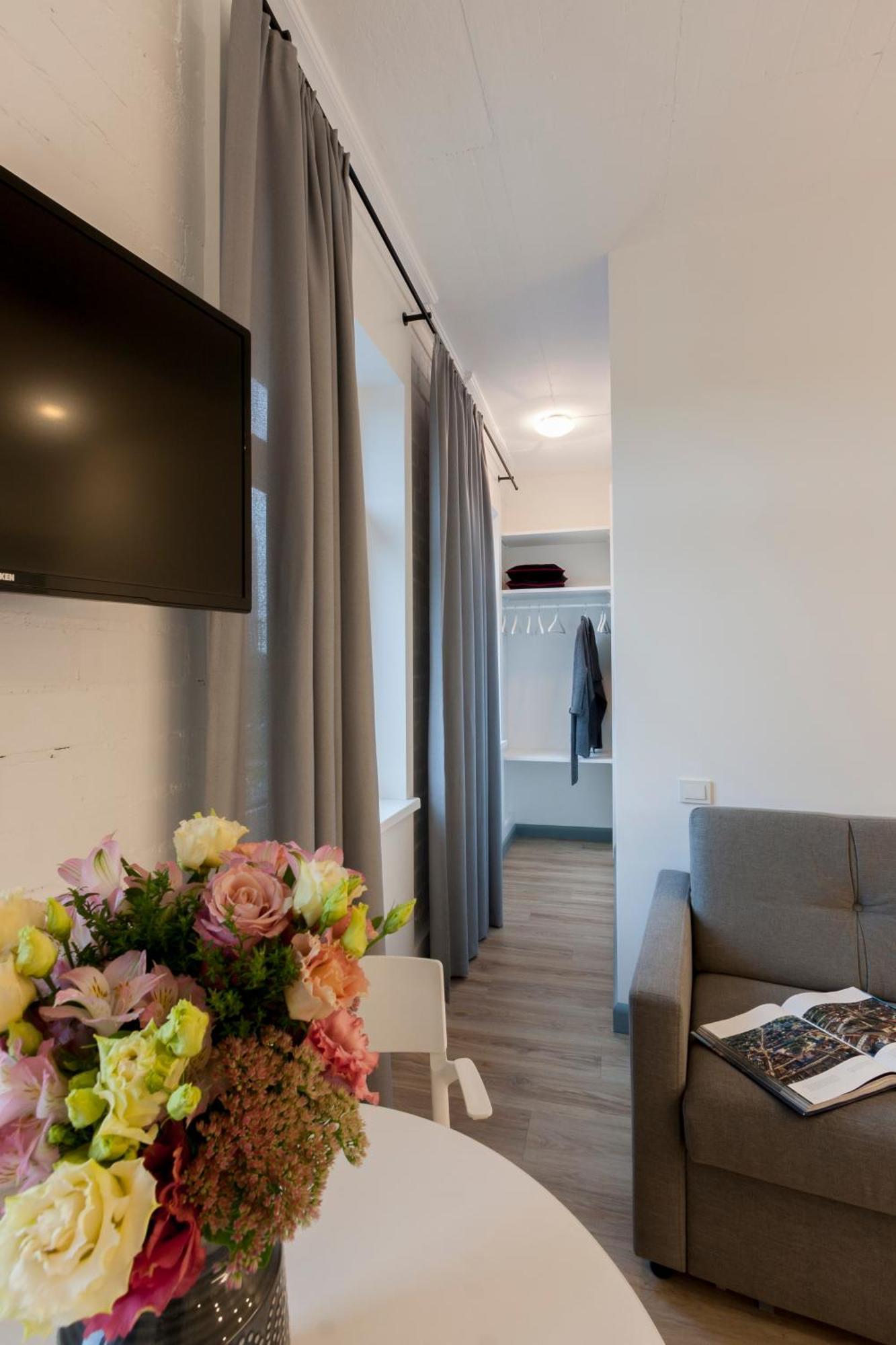 Apartament 9010 *